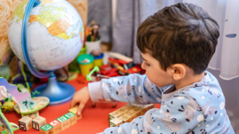 Goab Kind Speelt Met Blokken